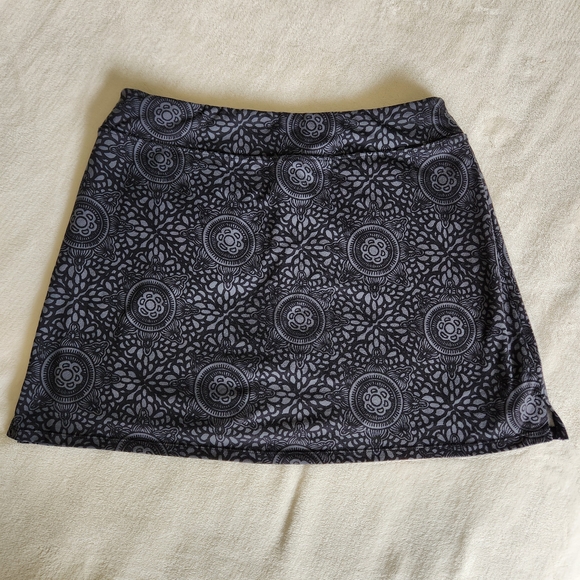 Tranquility by Colorado Clothing Patterned Black and Gray Mini Skort - M - Picture 5 of 7